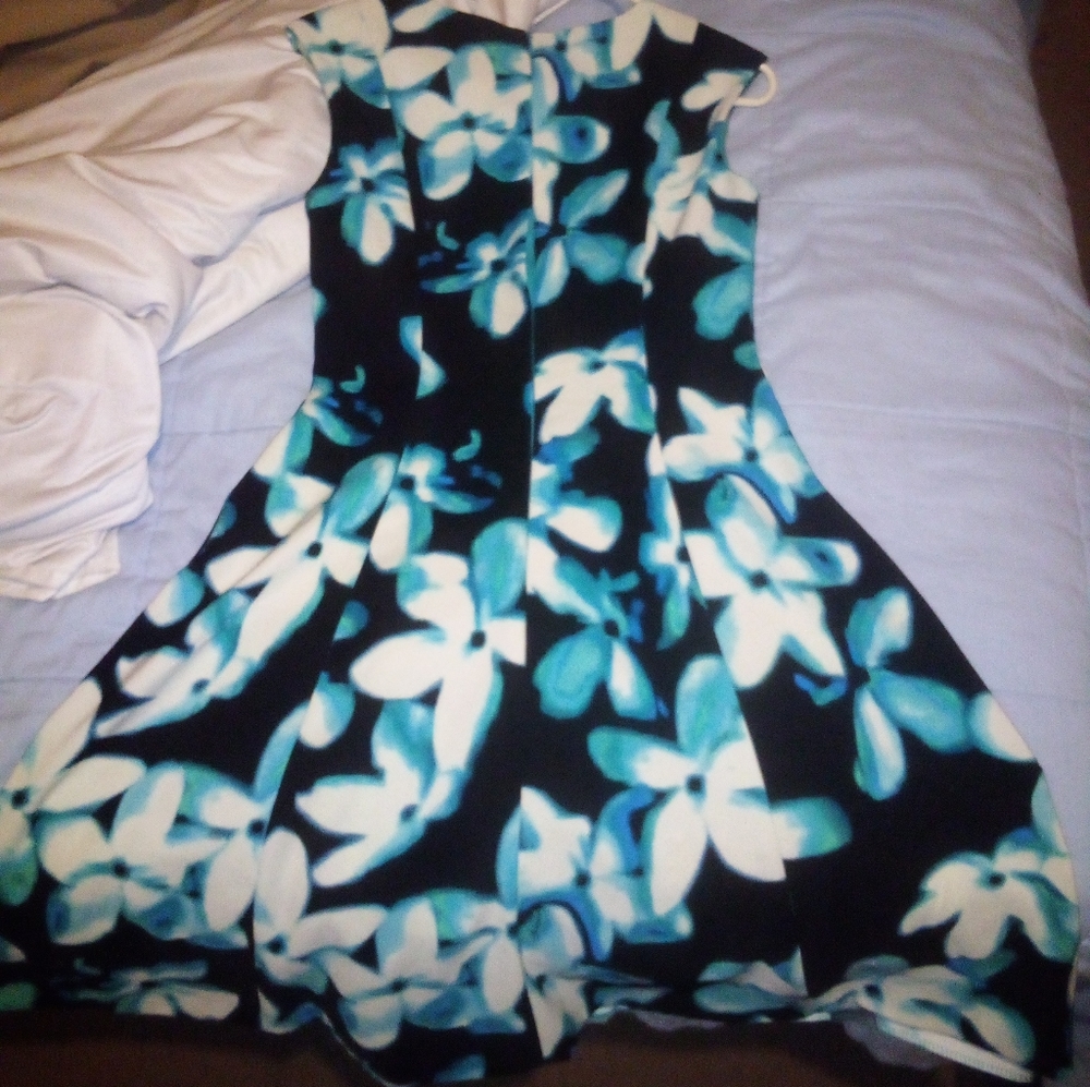 London Times Multi colored sleeveless dress
